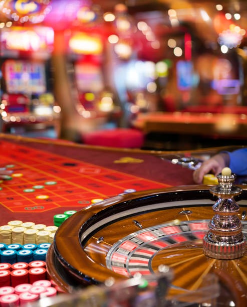 maxwinbet77 platform overview showing live-dealer studio, sportsbook, slots, and esports sections